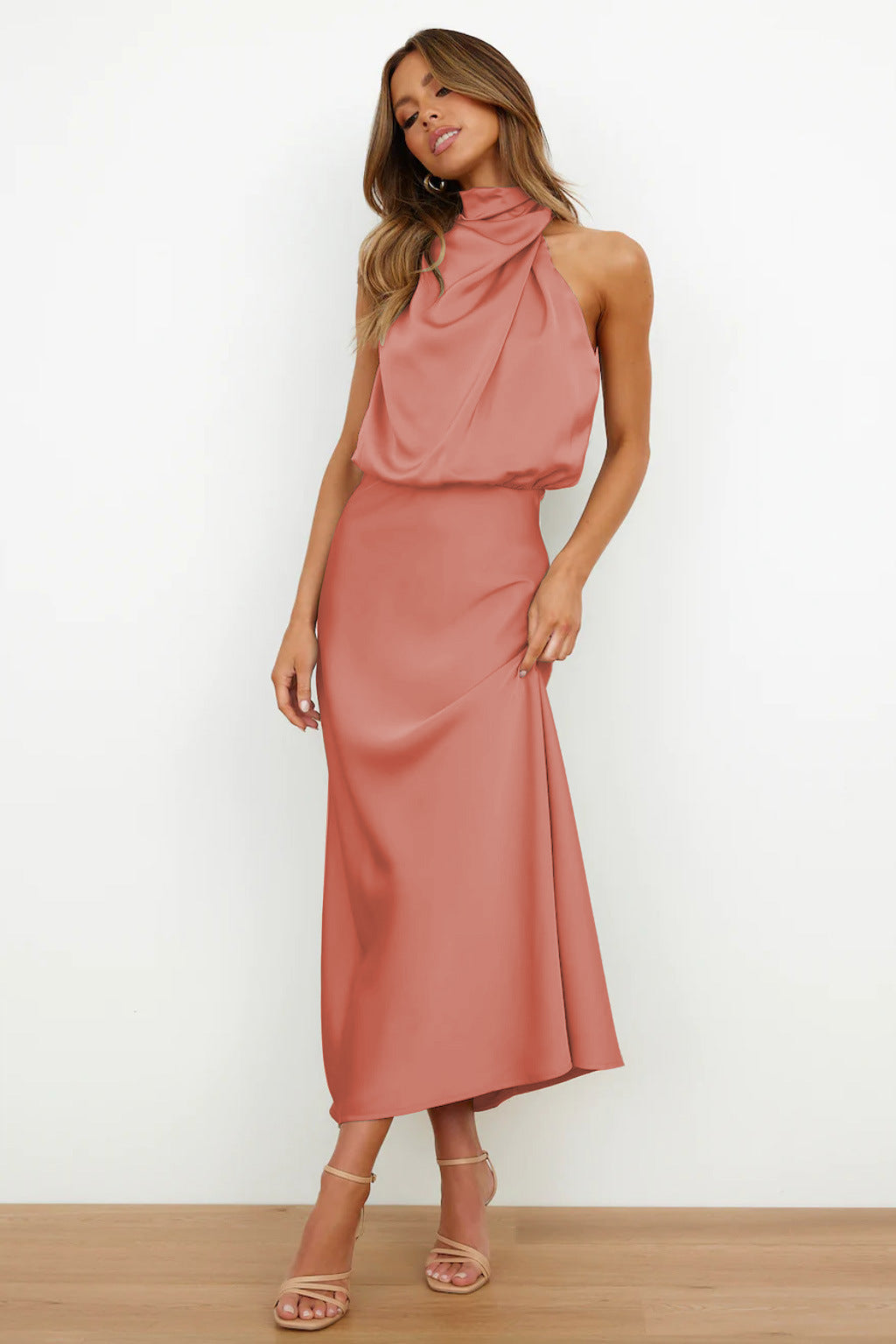 Mariana Valmont — Vestido Escote Americano | Verano 2026