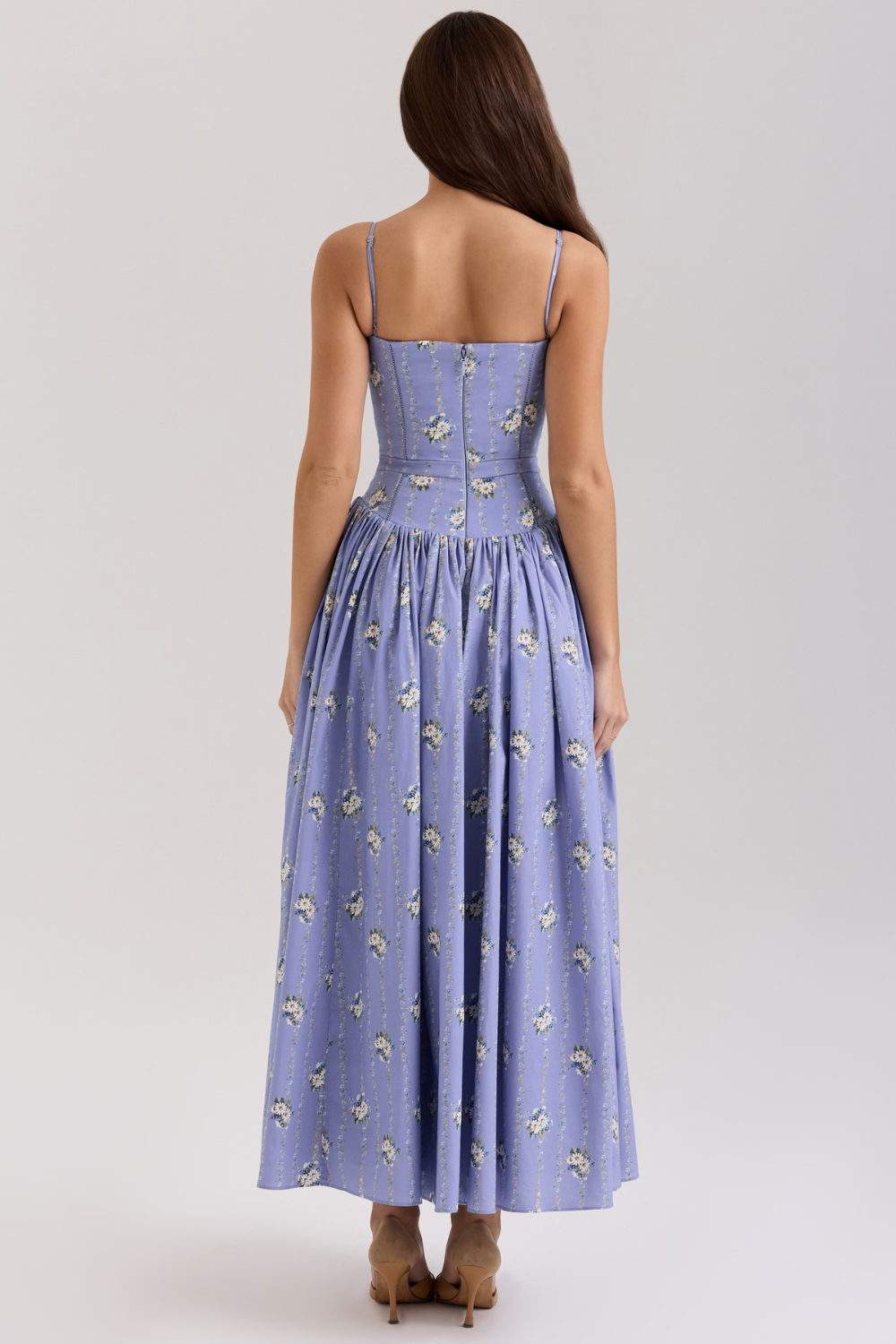 Estrella Valmont — Vestido Midi Floral | Colección Marbella 2026
