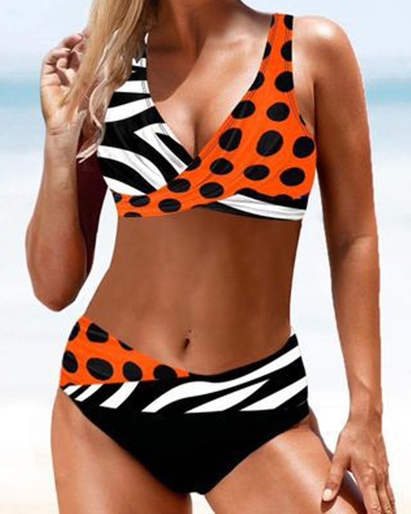 Bikinis Eva Valmont — confianza que brilla bajo el sol | Bikini Colorido Alegre