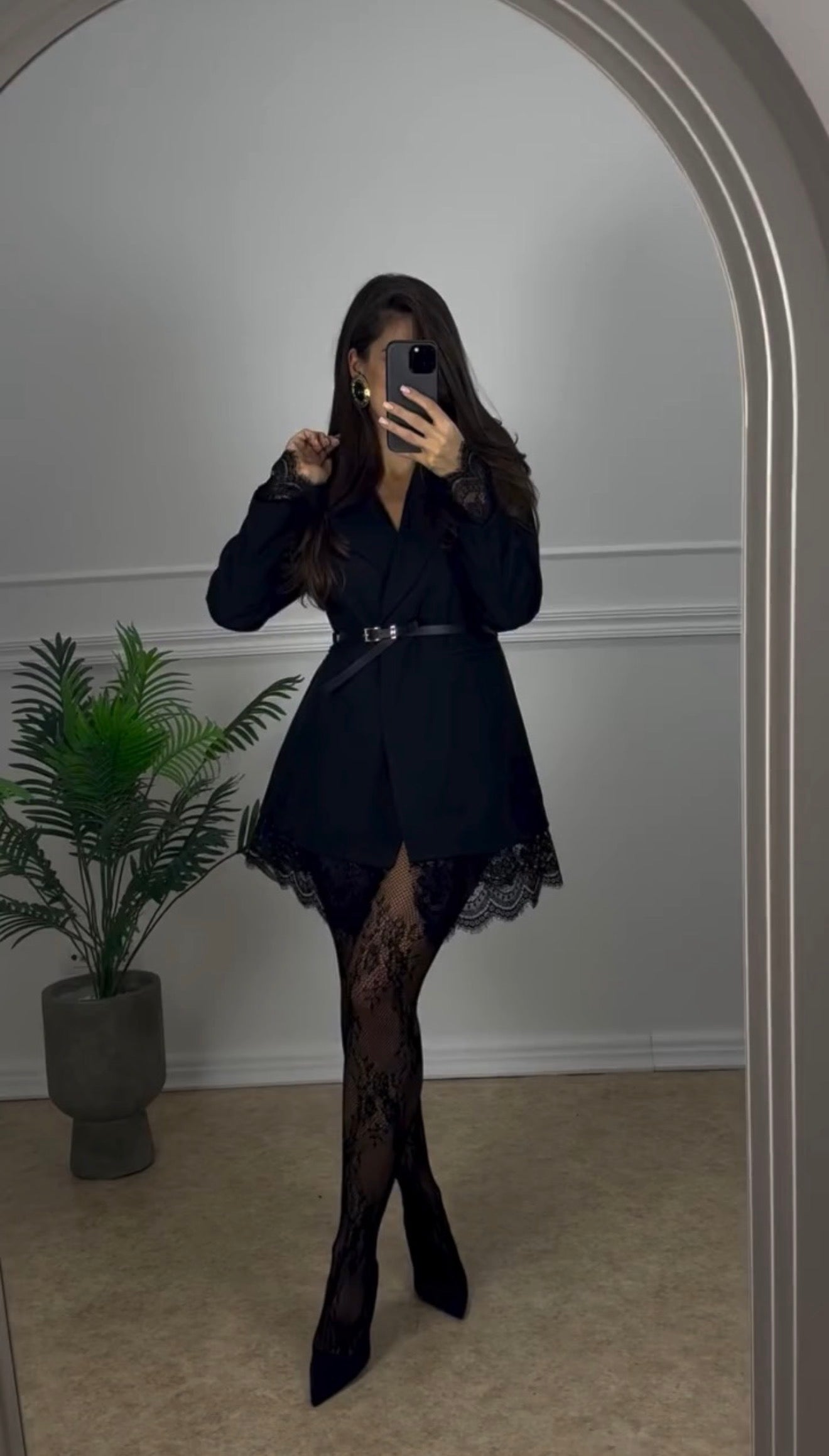 Lara Dentelle Valmont — Vestido Blazer con Encaje & Cinturón | Douce Force