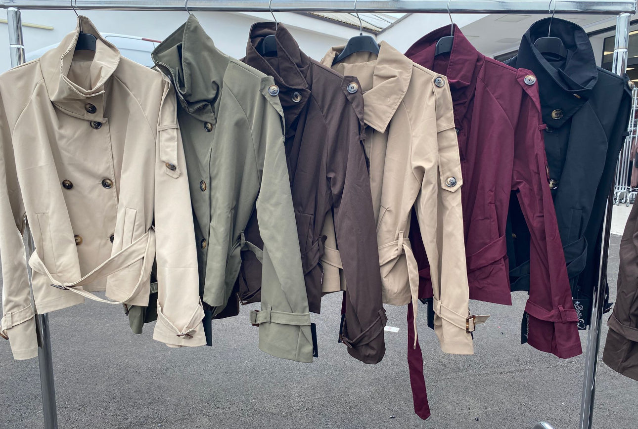 Byblos Trench Valmont — Gabardina Corta Doble Botonadura | Trench de Luxe