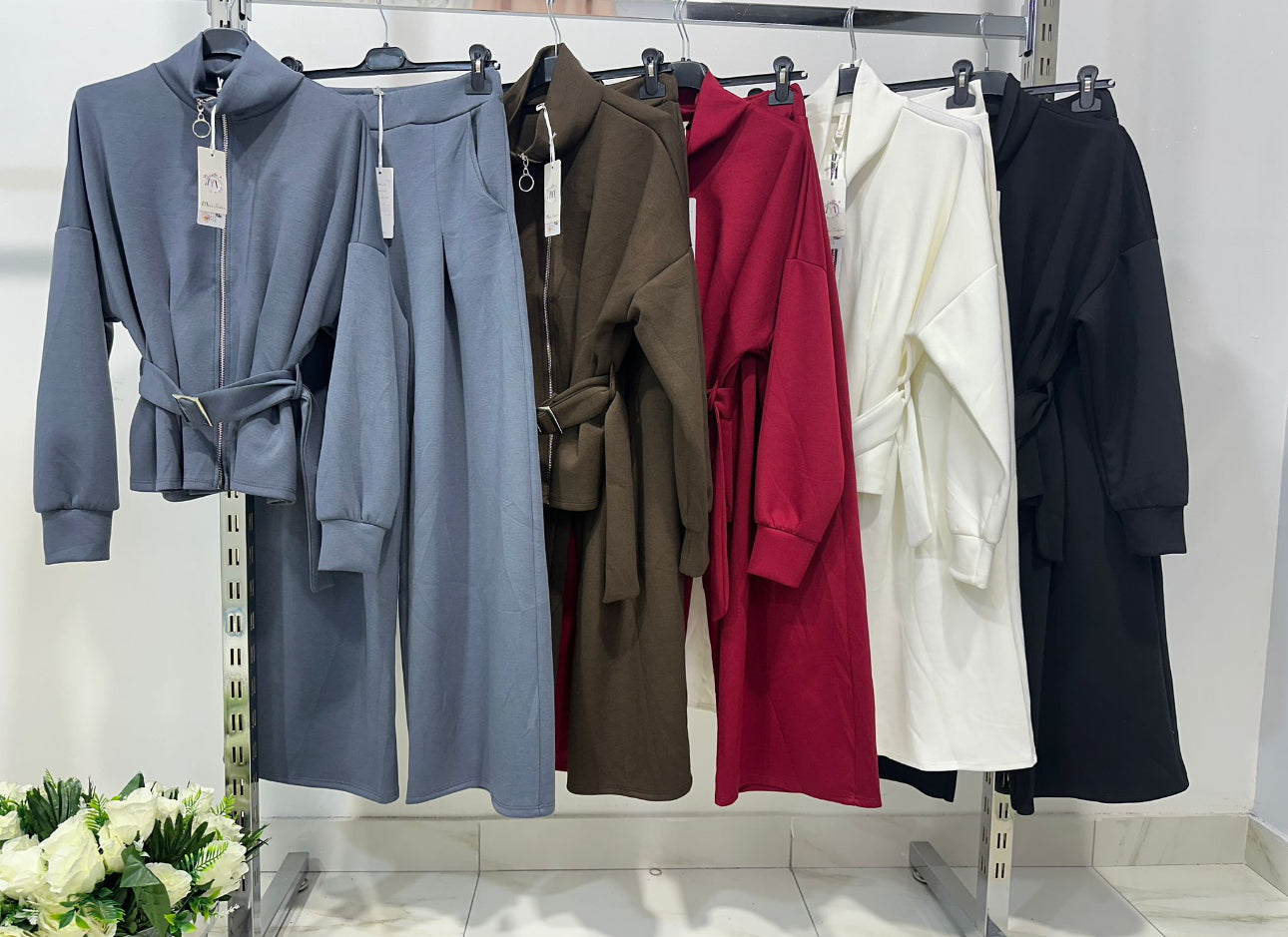 Ilary Valmont — Conjunto Deportivo Palazzo & Sudadera | Athleisure Luxe