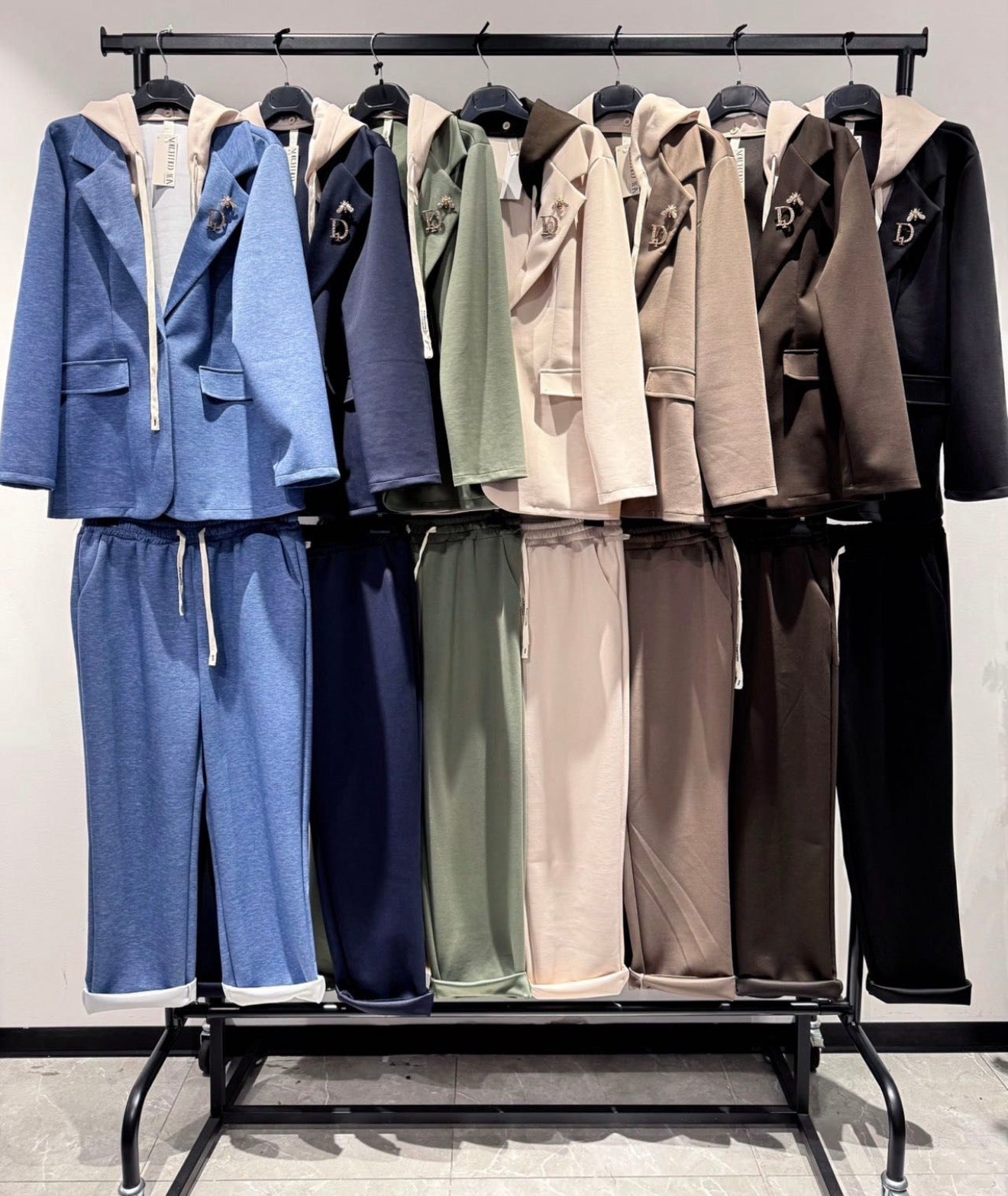 Misaya Blue Valmont — Conjunto Blazer & Pantalón Jogger | Azul Elegante