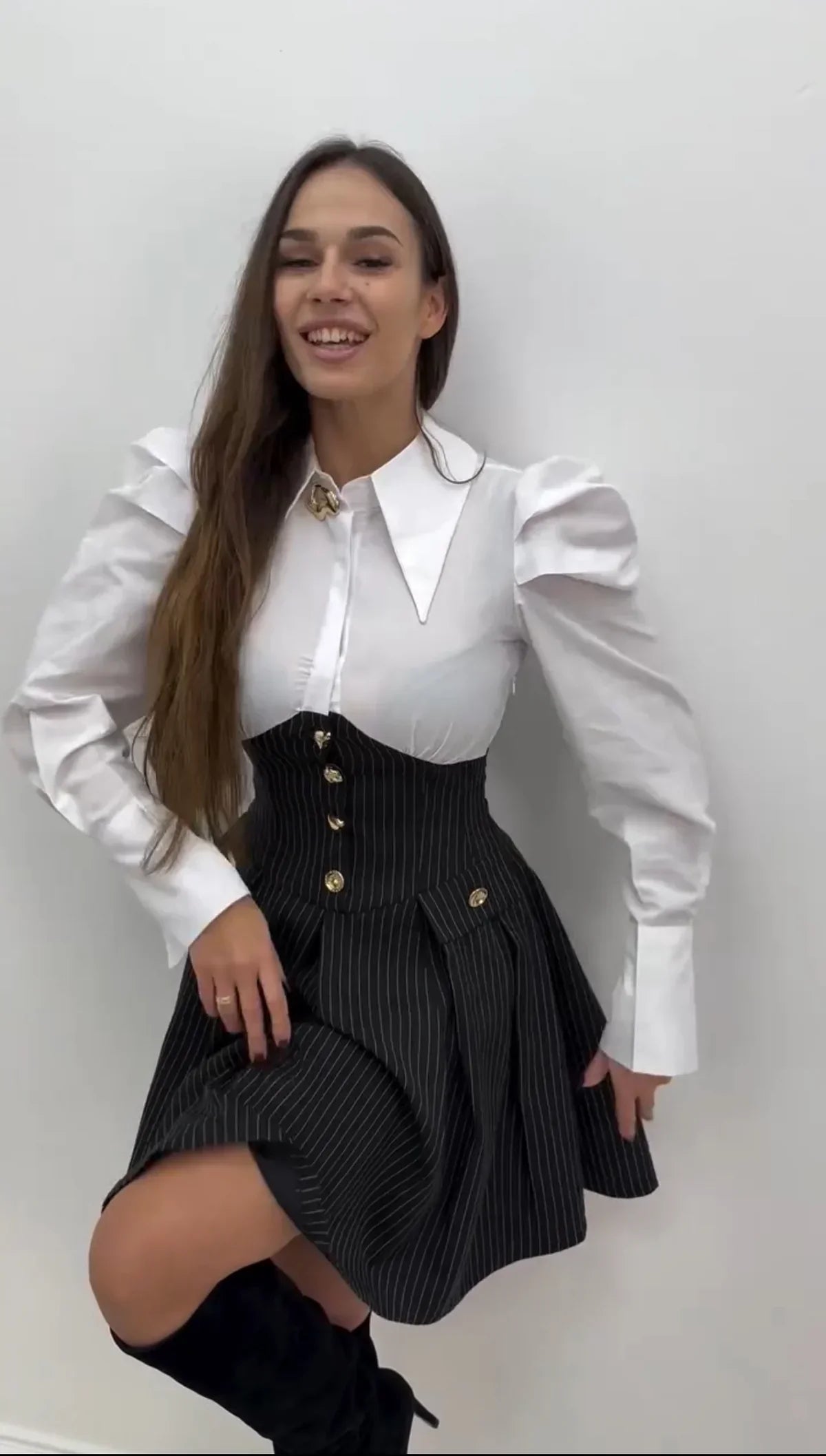 Eda Vintage Valmont — Vestido Midi Camisero Plisado | Botonadura Dorada