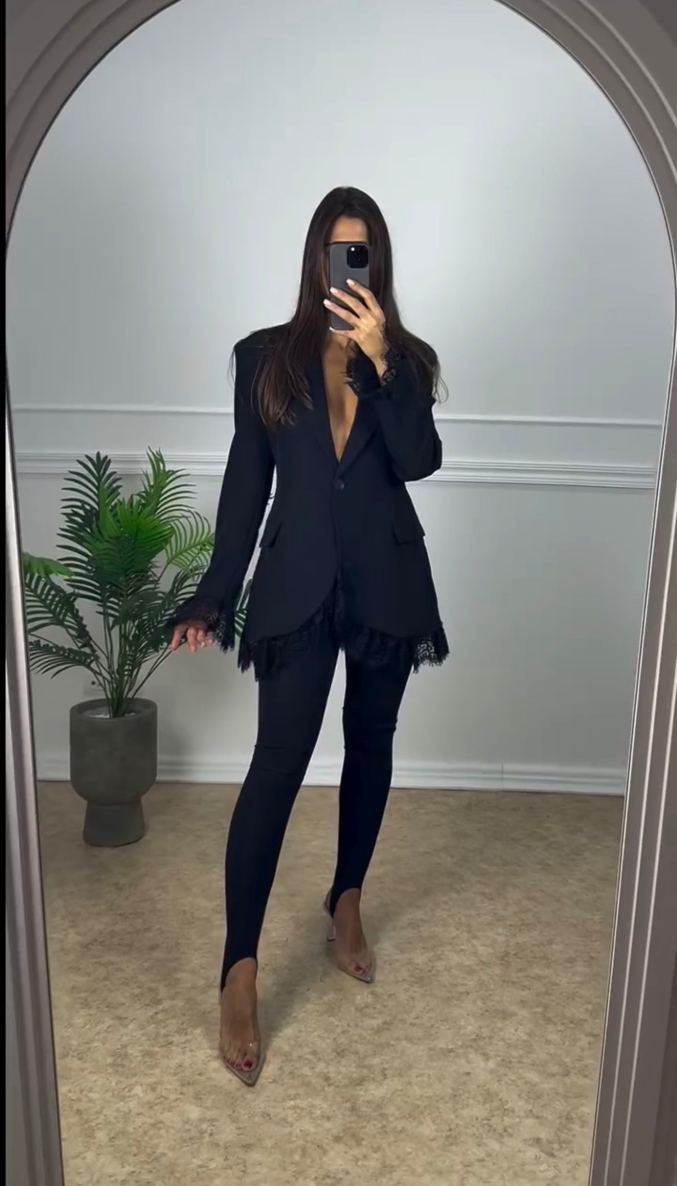 Batgirl Lace Valmont — Conjunto Blazer Puños Encaje & Leggings | Nocturne