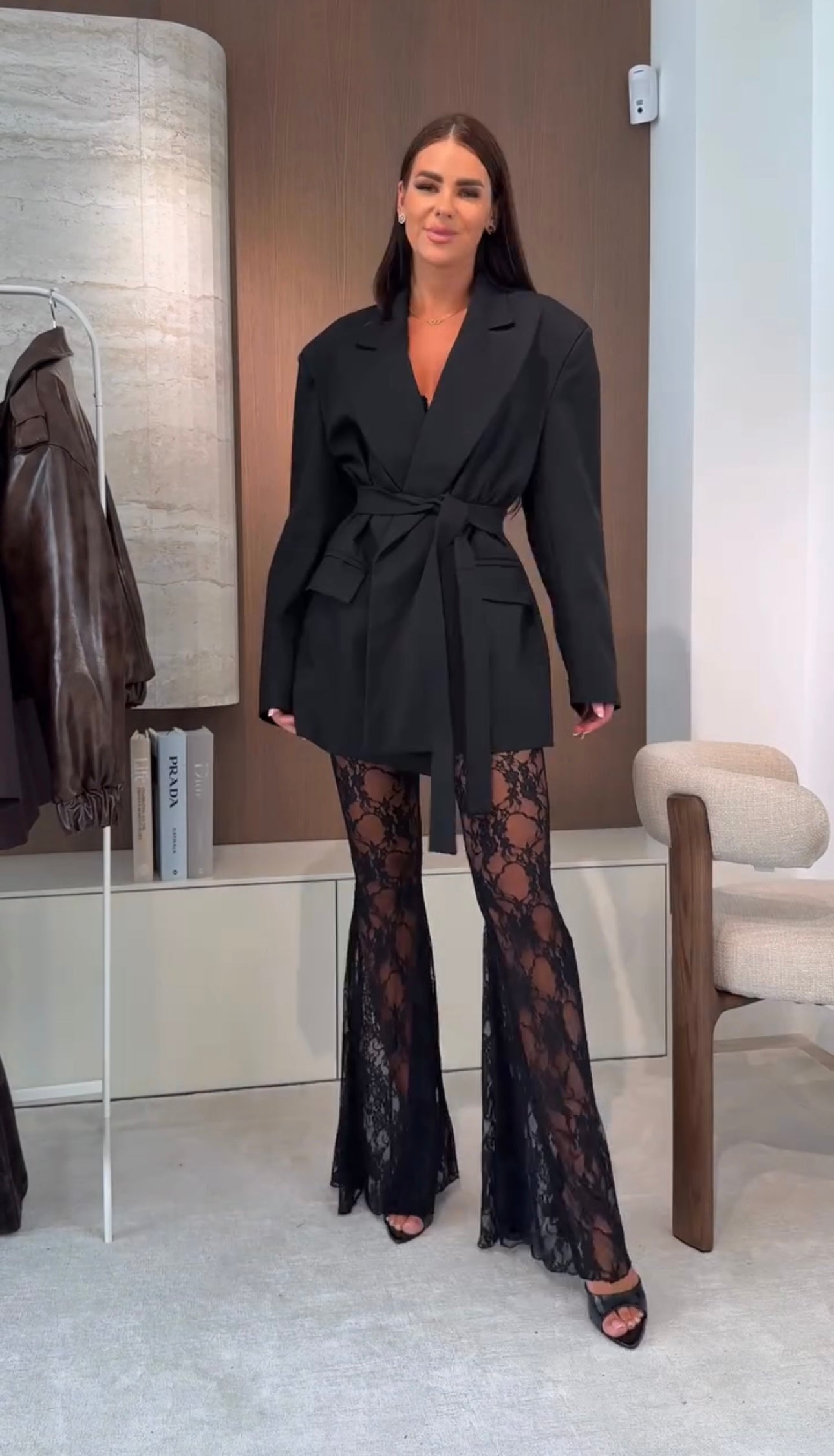 Panther Lace Valmont — Conjunto Blazer & Pantalón Campana de Encaje | Mujer