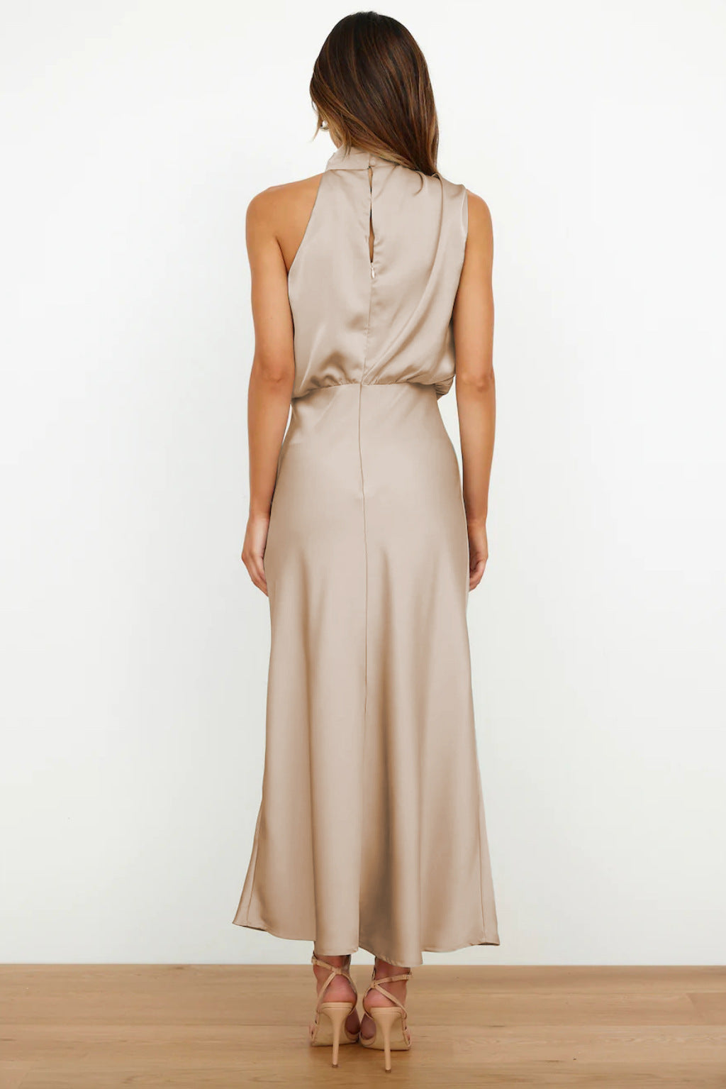 Mariana Valmont — Vestido Escote Americano | Verano 2026