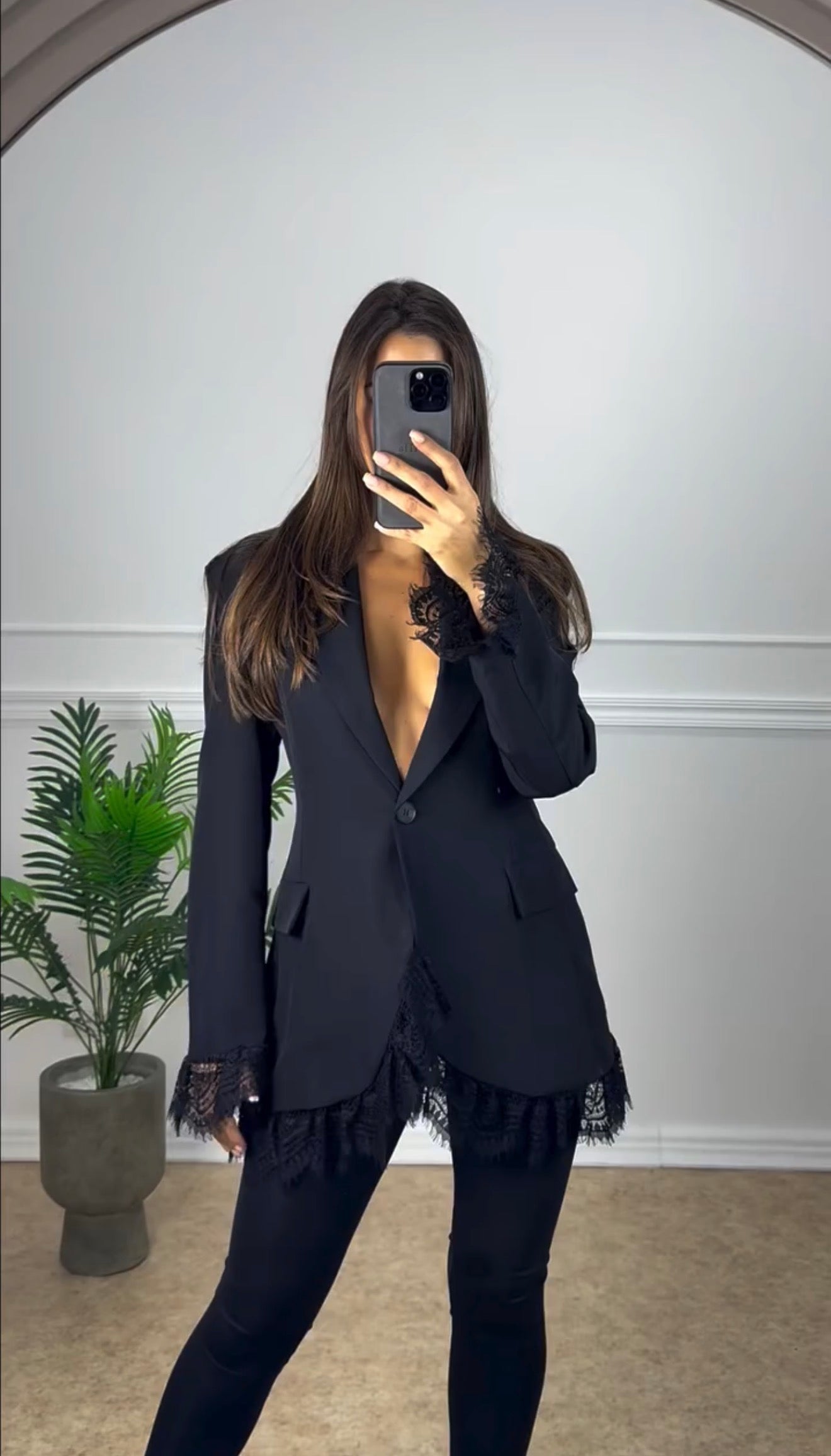 Batgirl Lace Valmont — Conjunto Blazer Puños Encaje & Leggings | Nocturne
