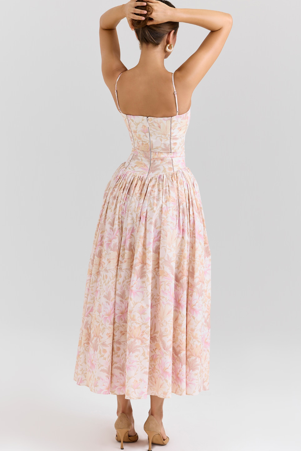 Estrella Valmont — Vestido Midi Floral | Colección Marbella 2026