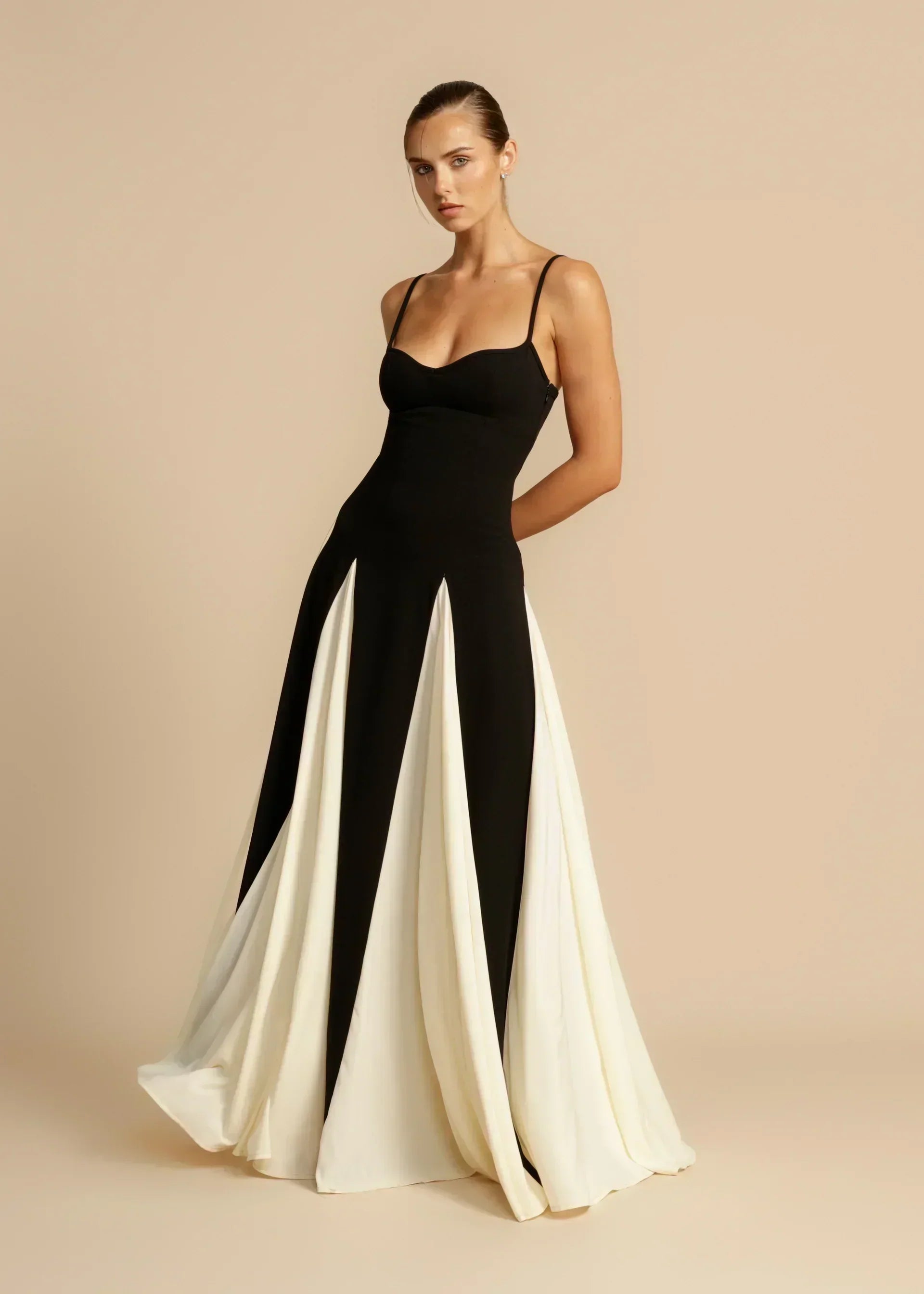 Vestido Maxi Oshrit Valmont — Elegancia irresistible | Elegante