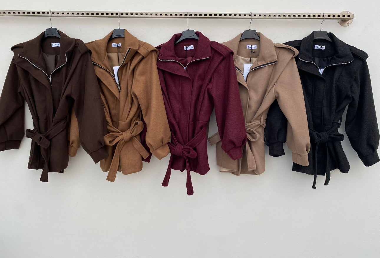 Renata Belted Valmont — Abrigo Corto Paño Cinturón & Cuello Alto | Maison
