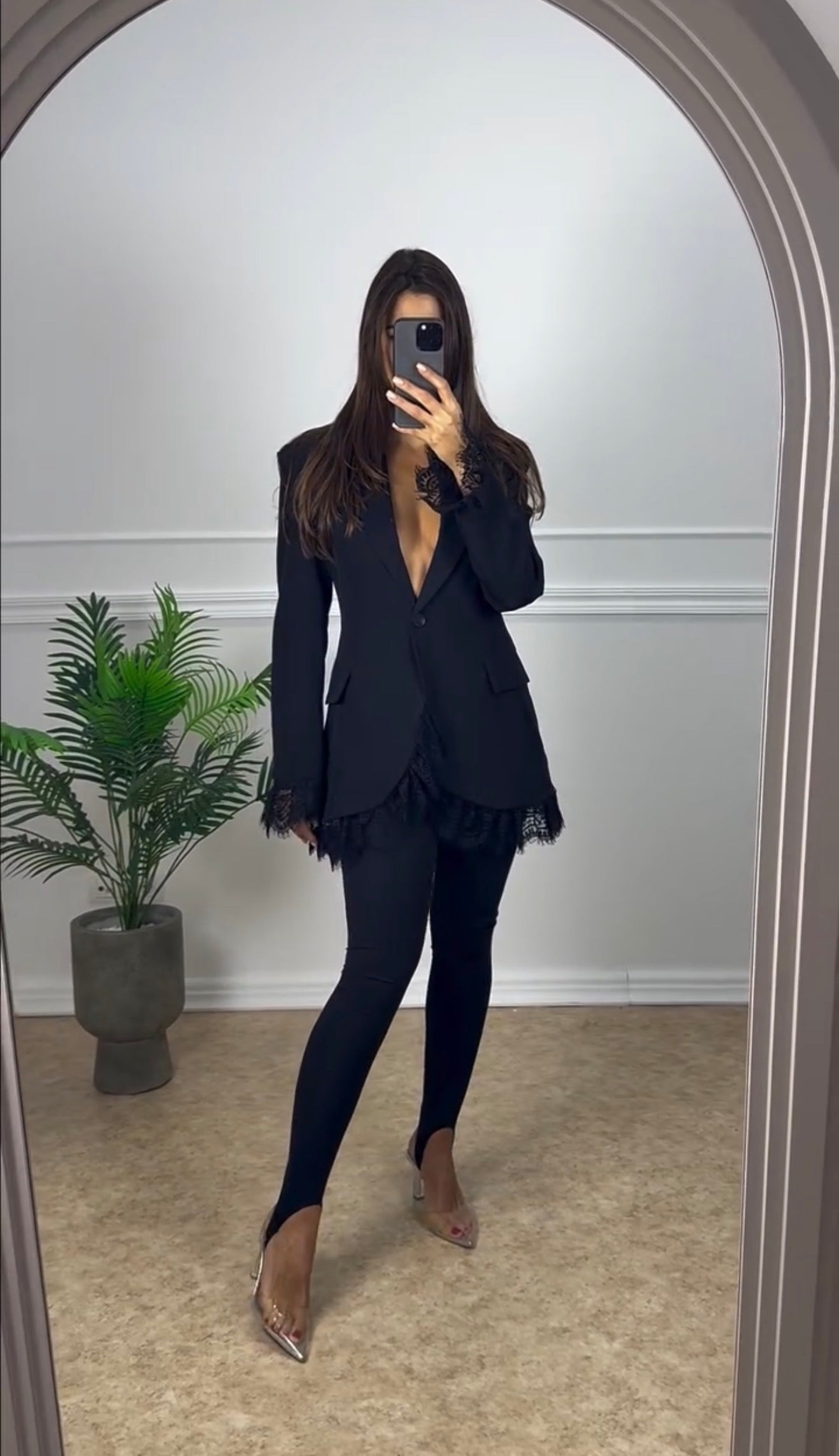 Batgirl Lace Valmont — Conjunto Blazer Puños Encaje & Leggings | Nocturne