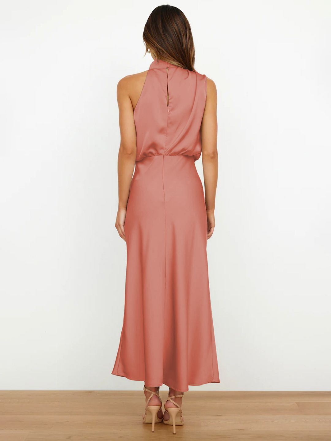 Mariana Valmont — Vestido Escote Americano | Verano 2026