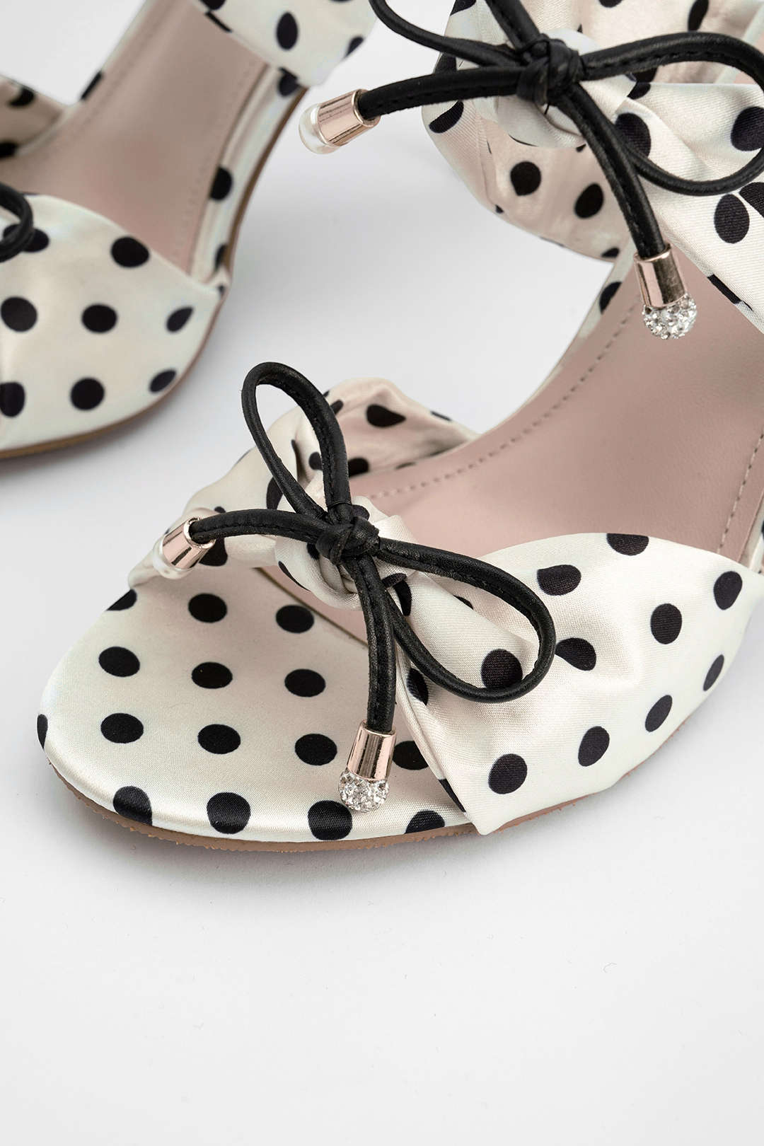Polka Bow Valmont — Sandalia Open Toe Lunares con Lazo | Exclusivo