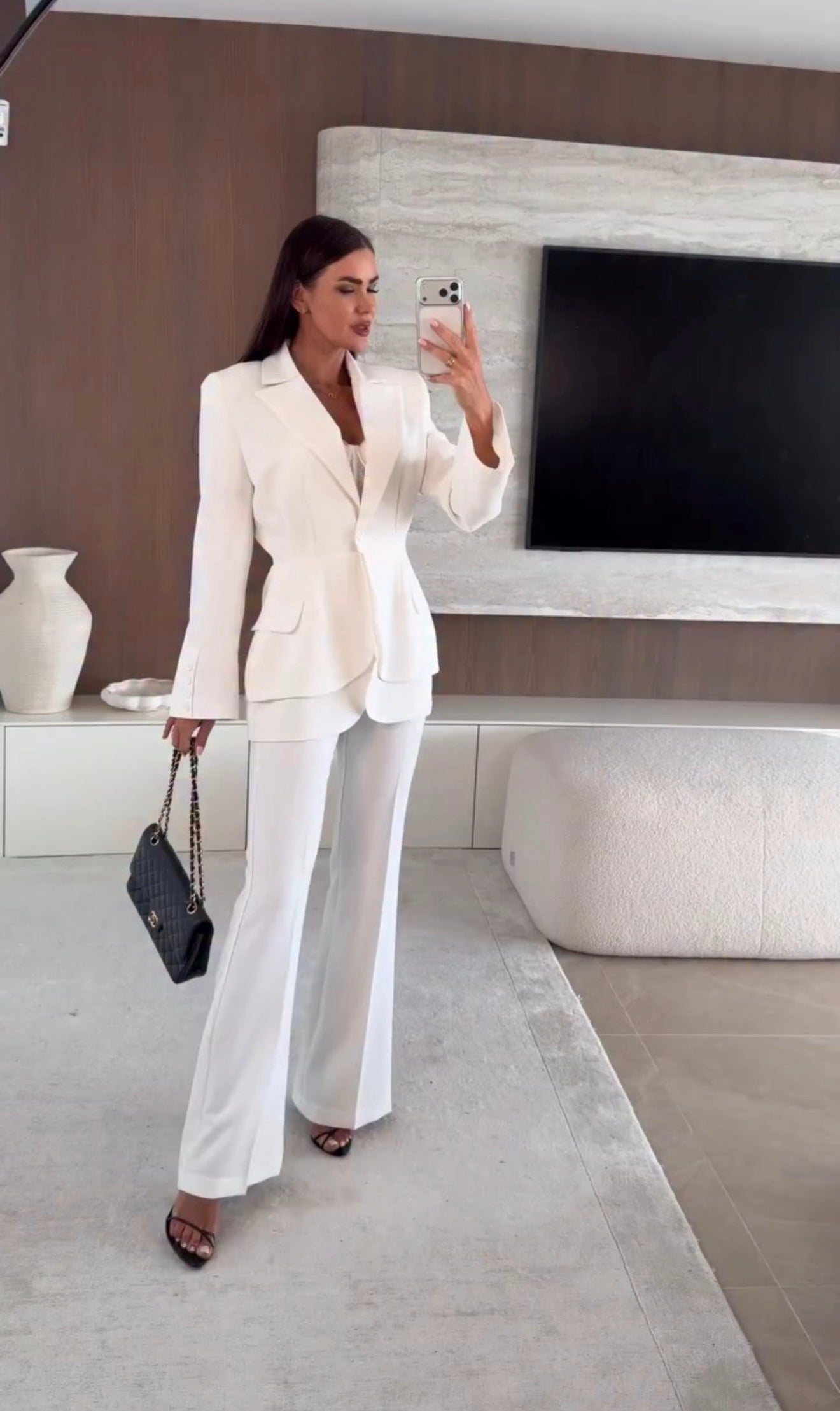 Meghan Valmont — Conjunto Blazer Entallado & Pantalón Flare | Savoir-Faire