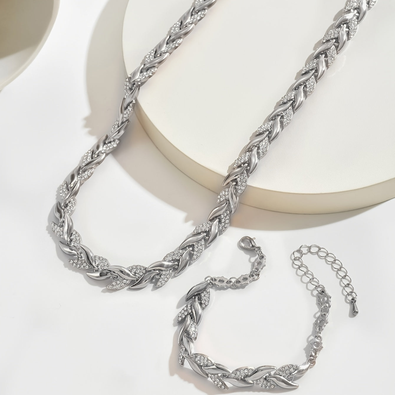 Joyería Claudine Valmont — elegancia artesanal que cuenta tu historia | Colgante Cola de Pez Artesanal