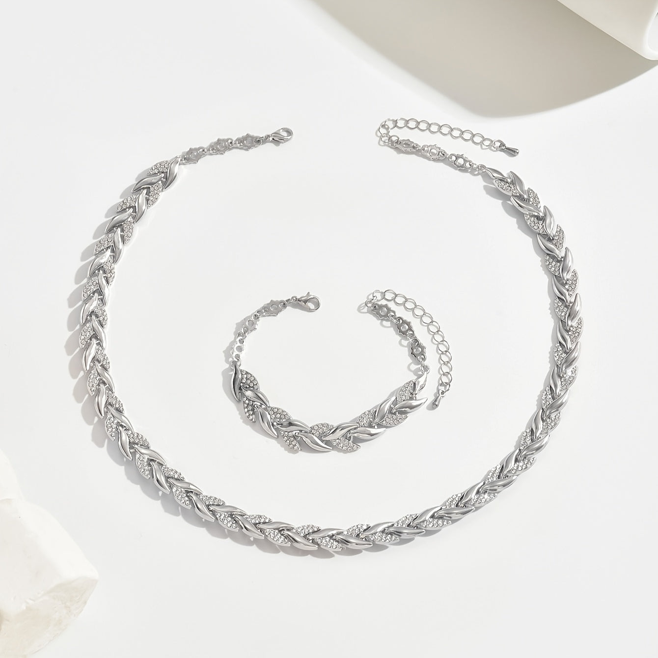 Joyería Claudine Valmont — elegancia artesanal que cuenta tu historia | Colgante Cola de Pez Artesanal