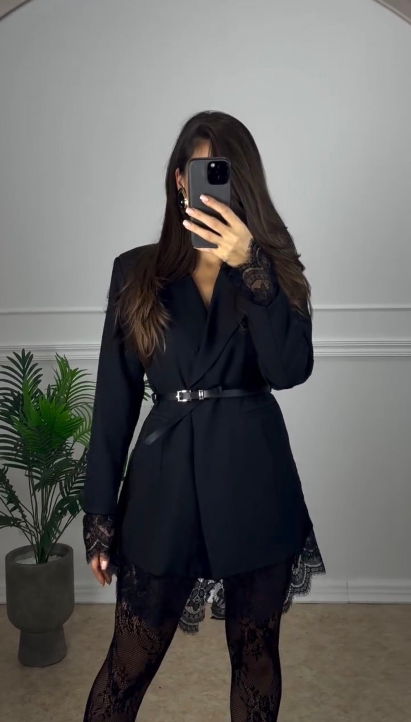Lara Dentelle Valmont — Vestido Blazer con Encaje & Cinturón | Douce Force