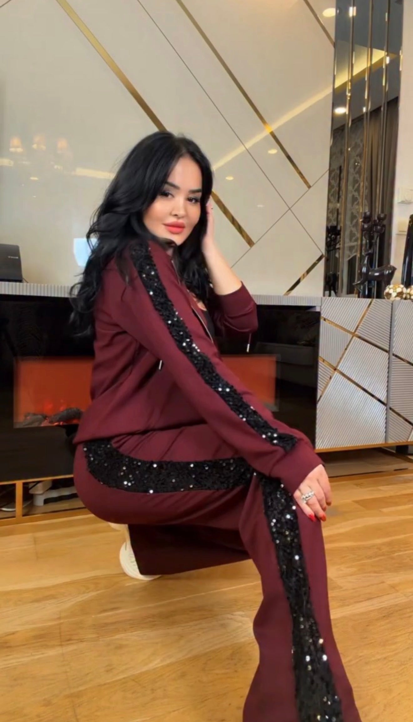 Elody Glam Valmont — Conjunto Sudadera & Pantalón Lentejuelas | Brillo sin Esfuerzo