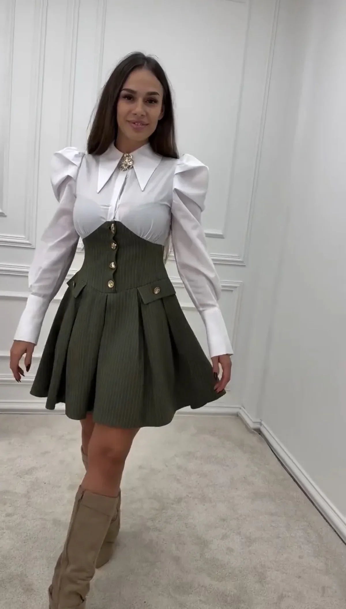 Eda Vintage Valmont — Vestido Midi Camisero Plisado | Botonadura Dorada