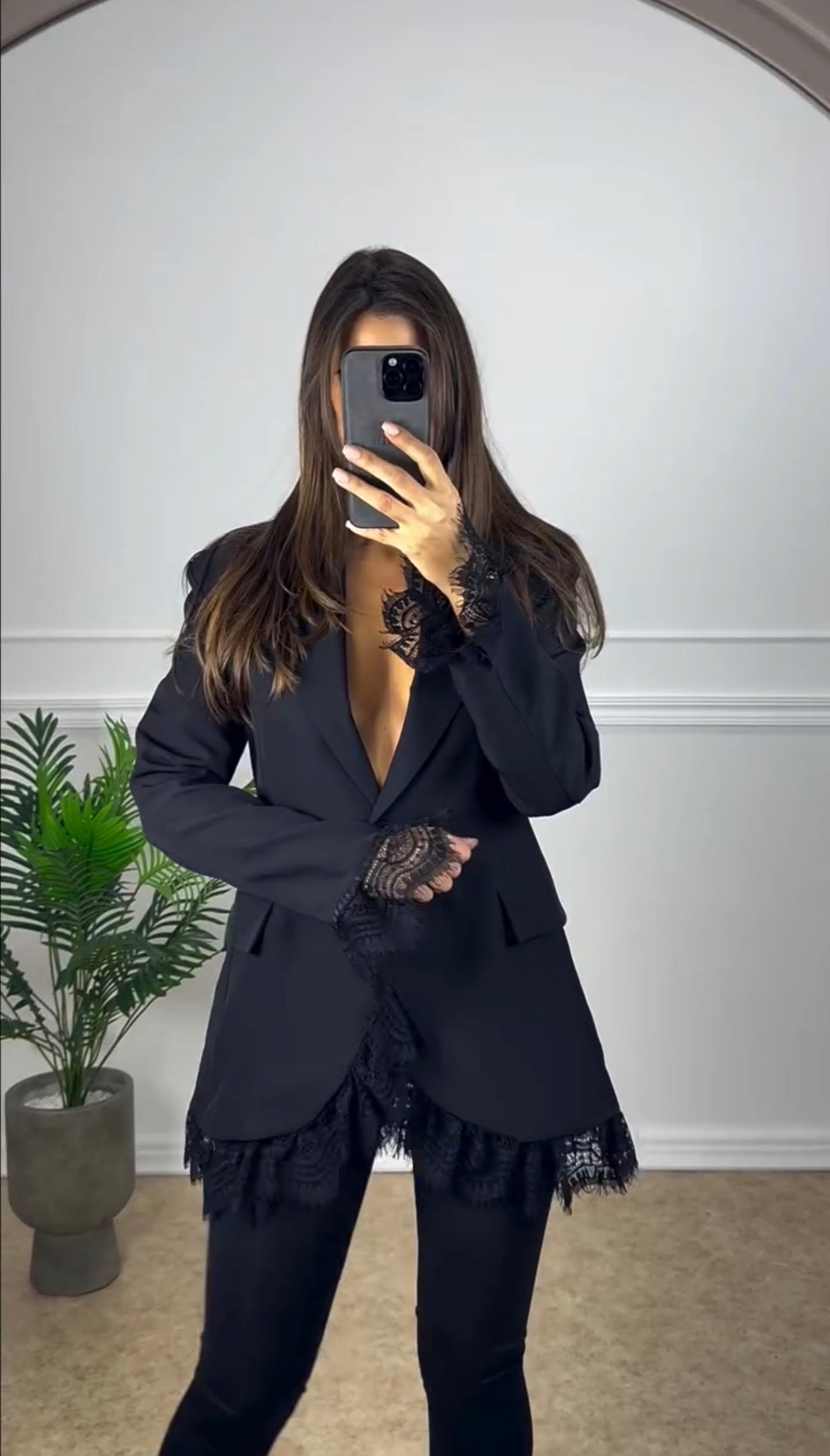 Batgirl Lace Valmont — Conjunto Blazer Puños Encaje & Leggings | Nocturne