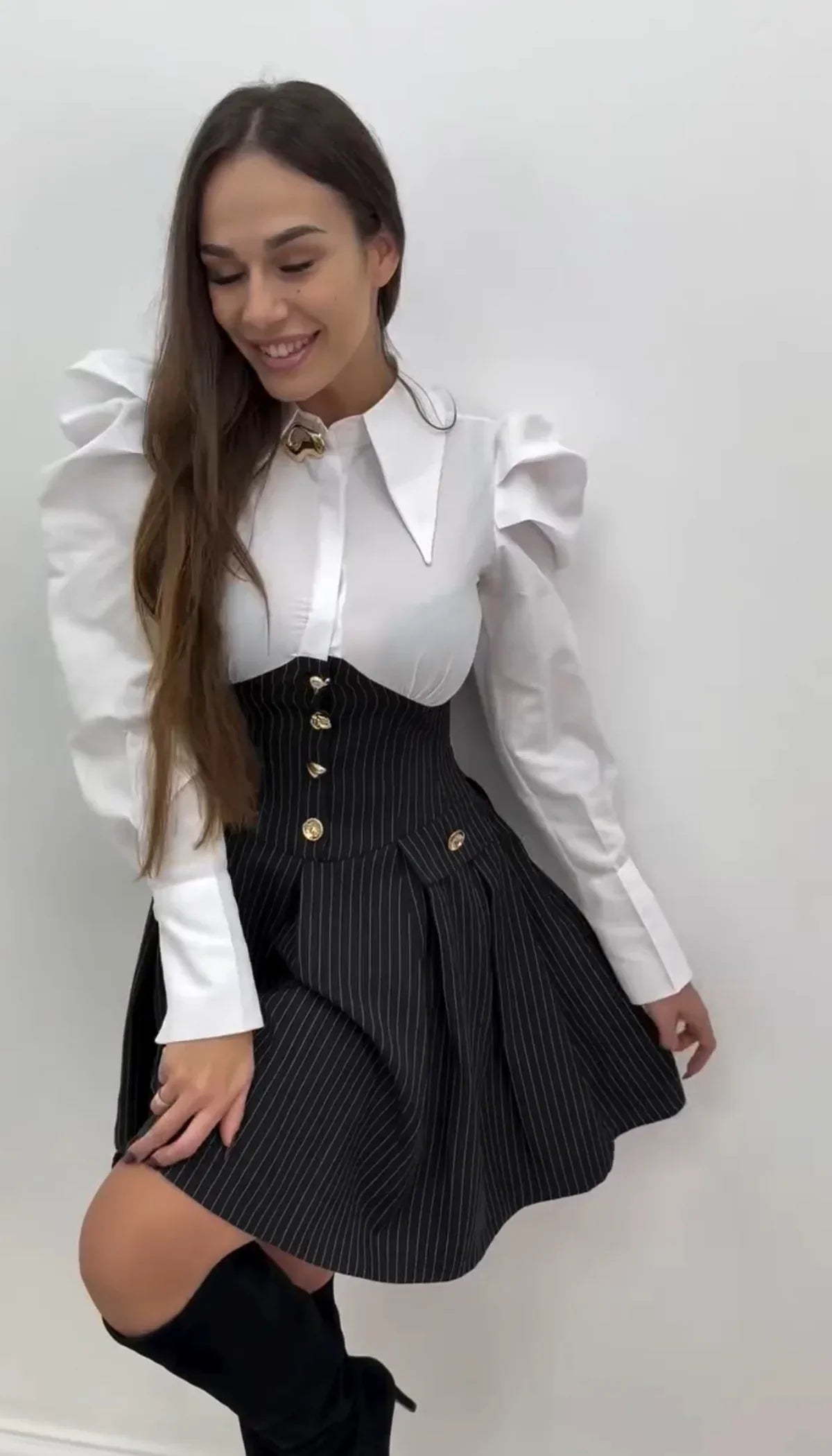 Eda Vintage Valmont — Vestido Midi Camisero Plisado | Botonadura Dorada