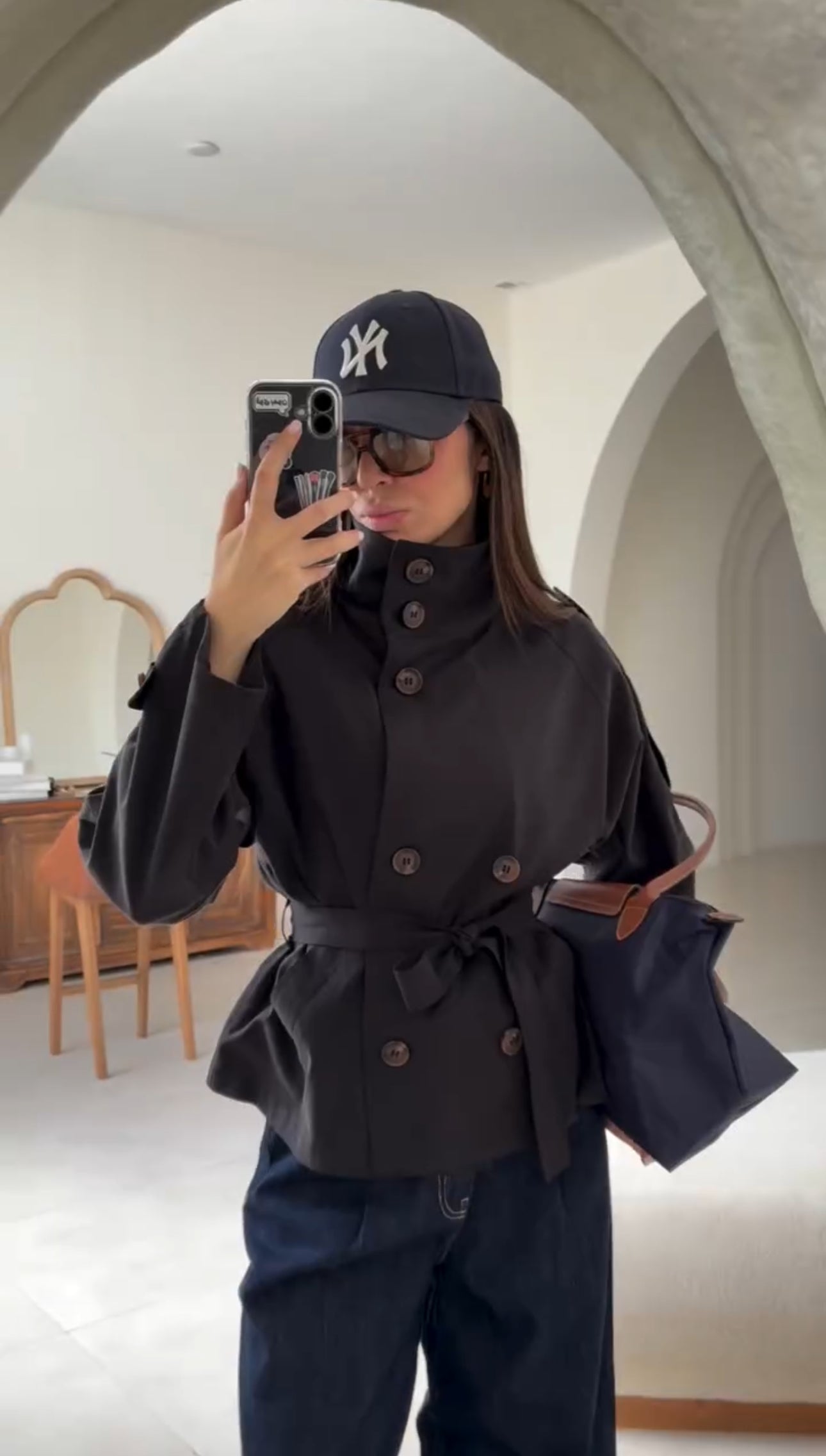 Byblos Trench Valmont — Gabardina Corta Doble Botonadura | Trench de Luxe