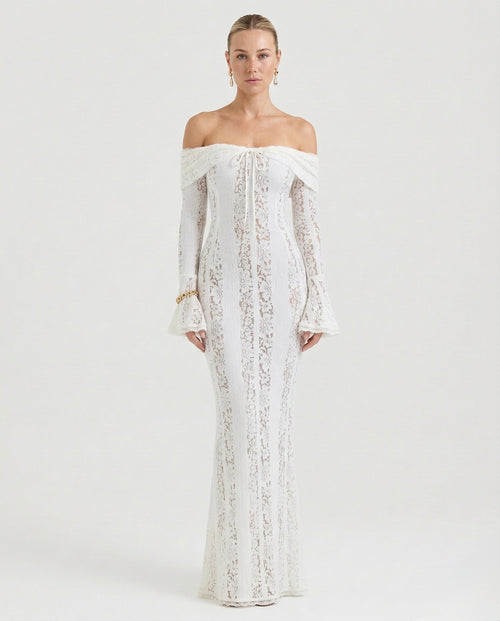 Bruma Valmont — Vestido de Encaje Etéreo | Aura Collection