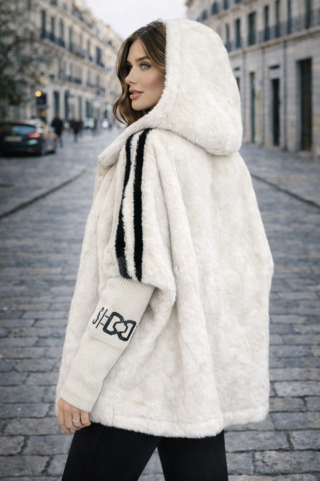Camila Signature Valmont — Chaqueta de Pelo con Capucha | LIQUIDACIÓN 70%