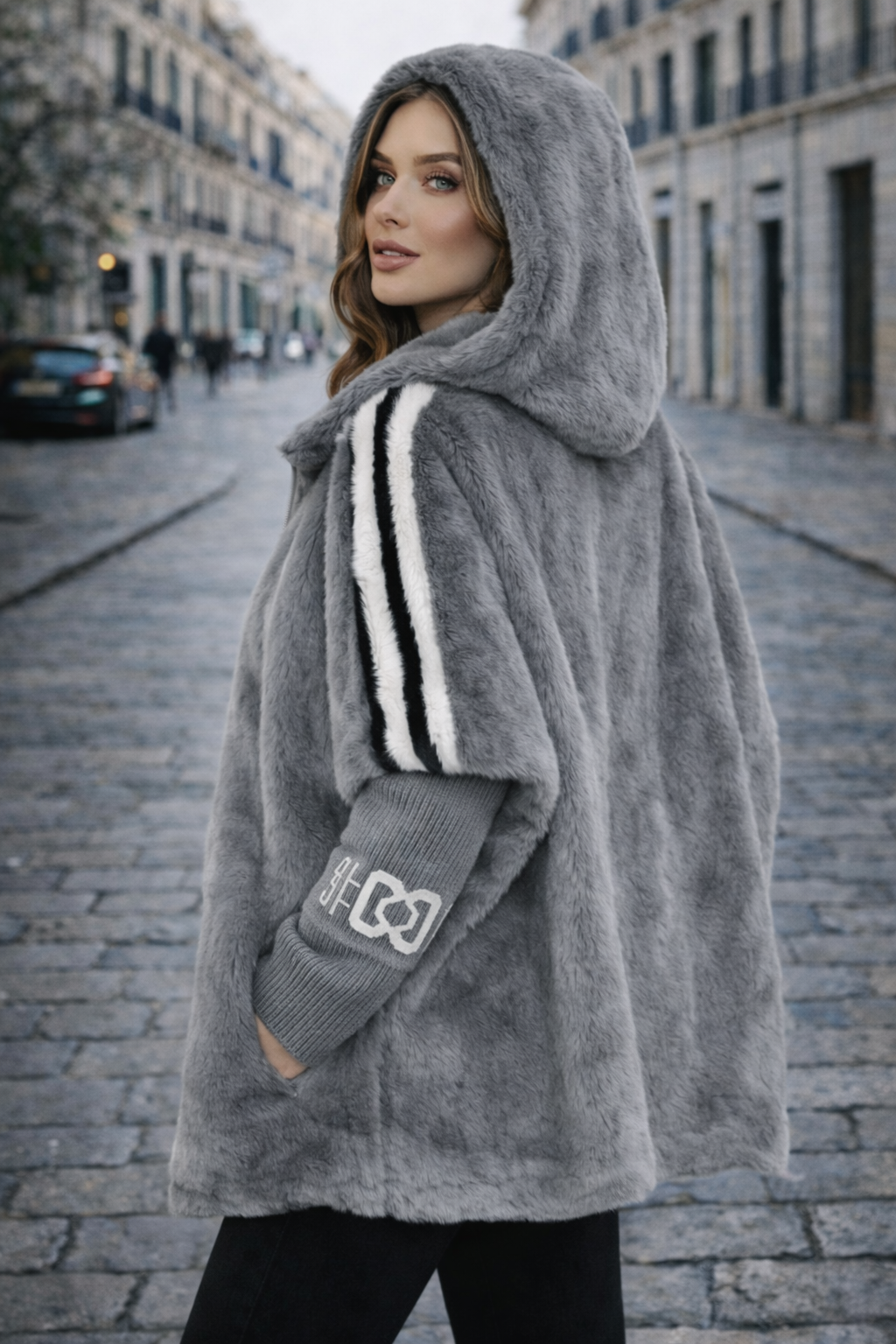 Camila Signature Valmont — Chaqueta de Pelo con Capucha | LIQUIDACIÓN 70%