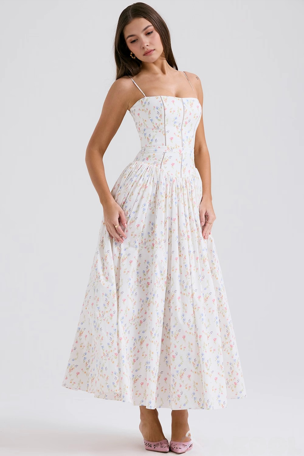 Estrella Valmont — Vestido Midi Floral | Colección Marbella 2026