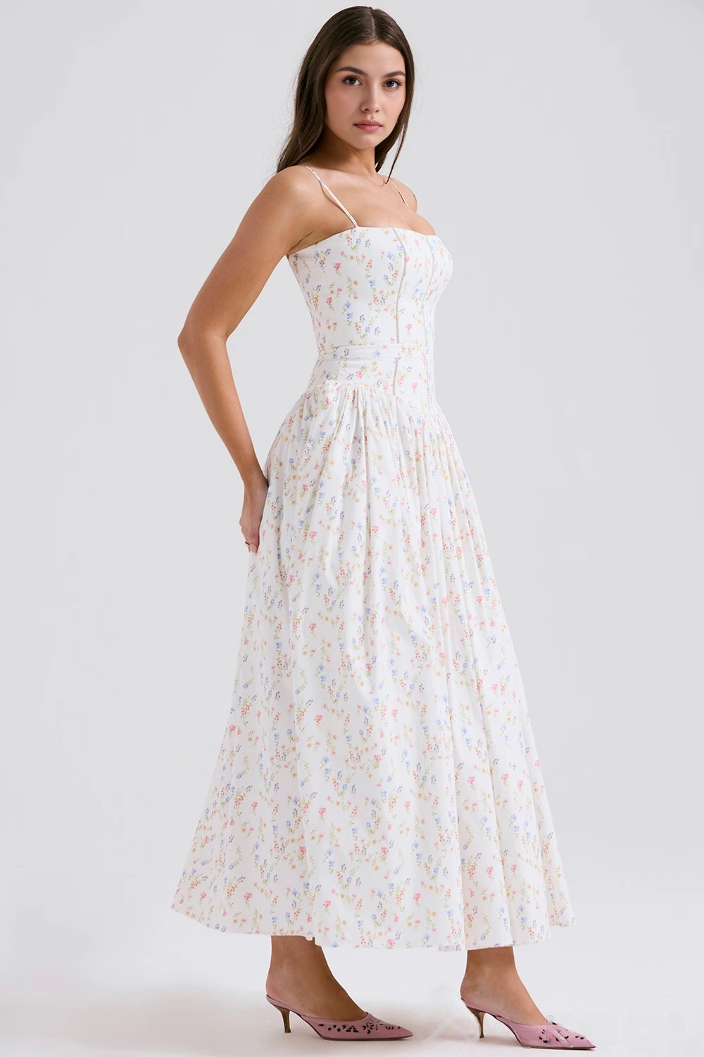 Estrella Valmont — Vestido Midi Floral | Colección Marbella 2026