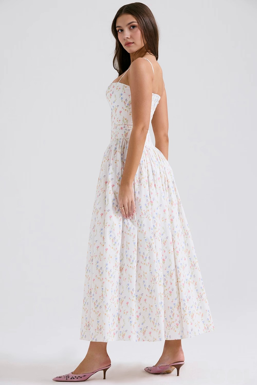Estrella Valmont — Vestido Midi Floral | Colección Marbella 2026