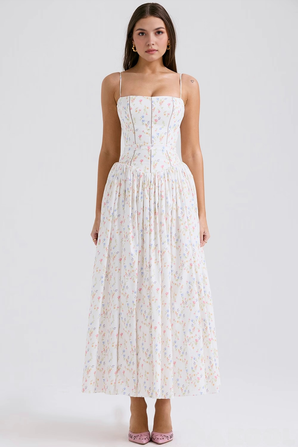 Estrella Valmont — Vestido Midi Floral | Colección Marbella 2026