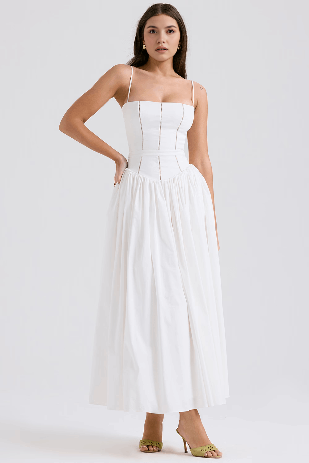 Estrella Valmont — Vestido Midi Floral | Colección Marbella 2026