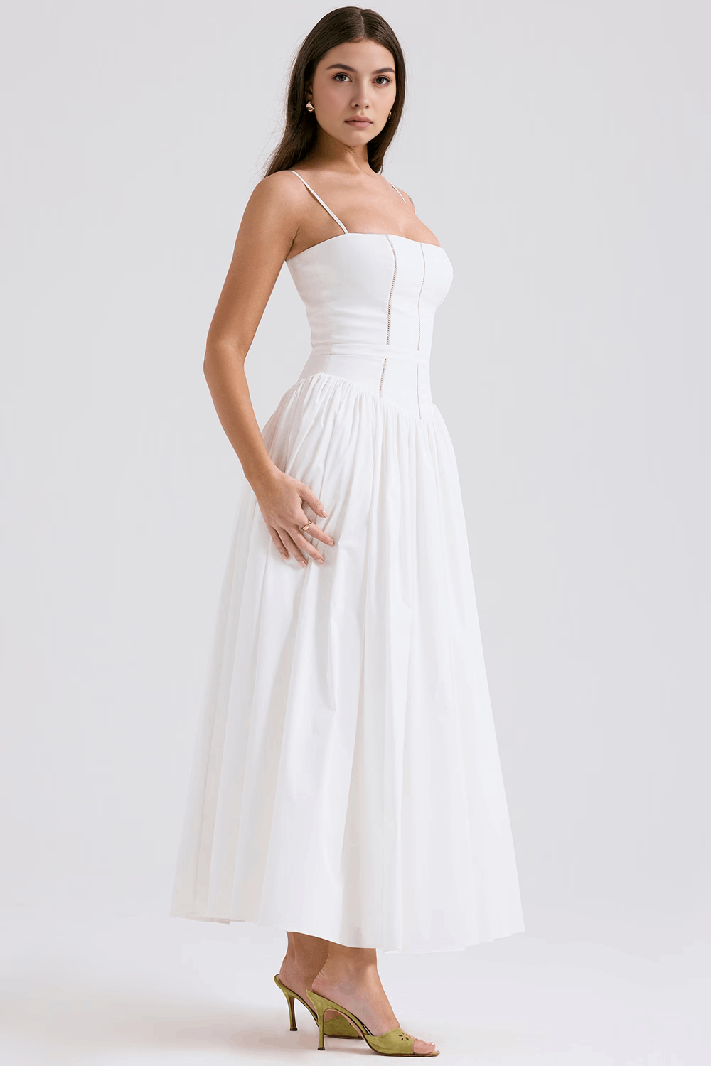 Estrella Valmont — Vestido Midi Floral | Colección Marbella 2026
