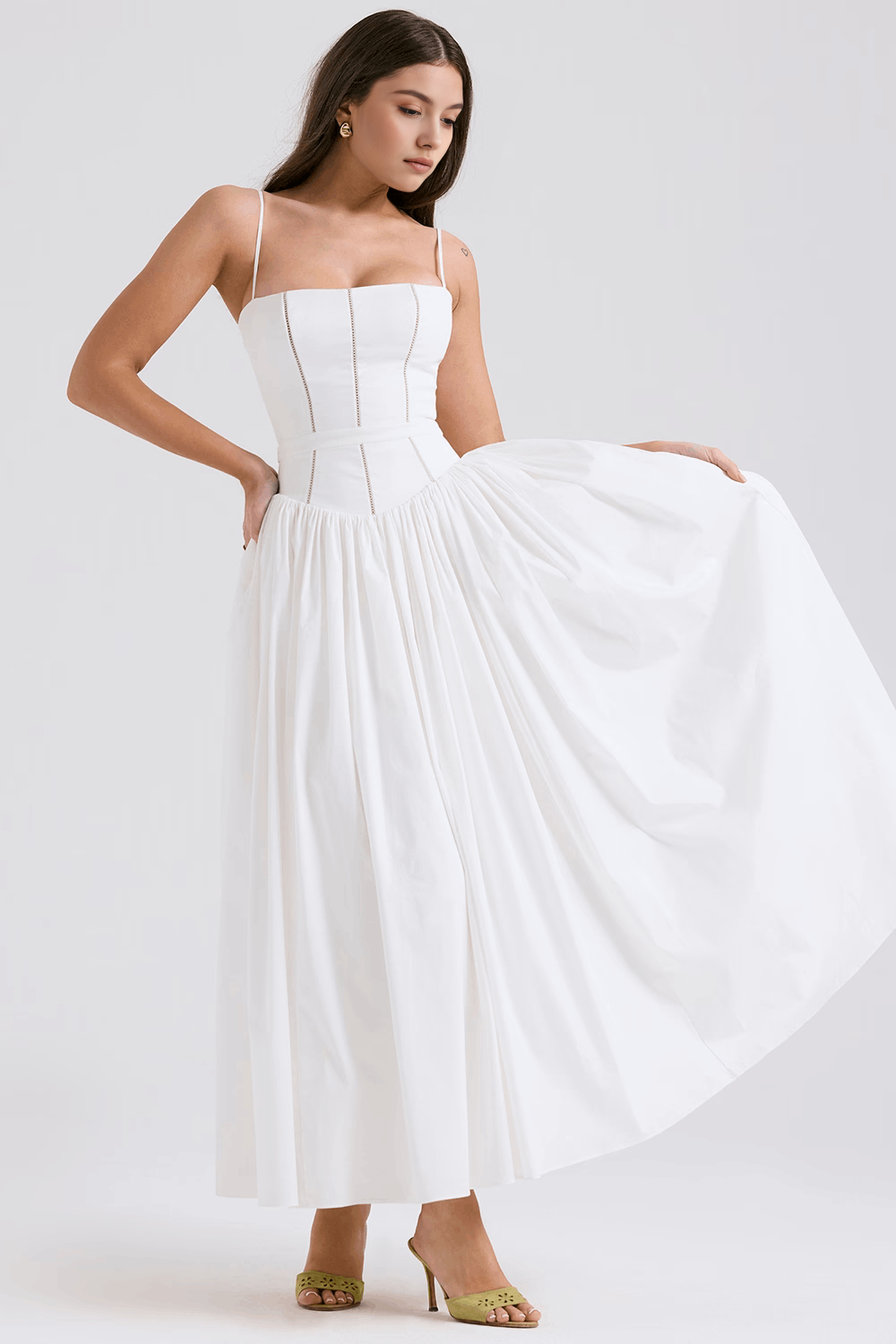 Estrella Valmont — Vestido Midi Floral | Colección Marbella 2026