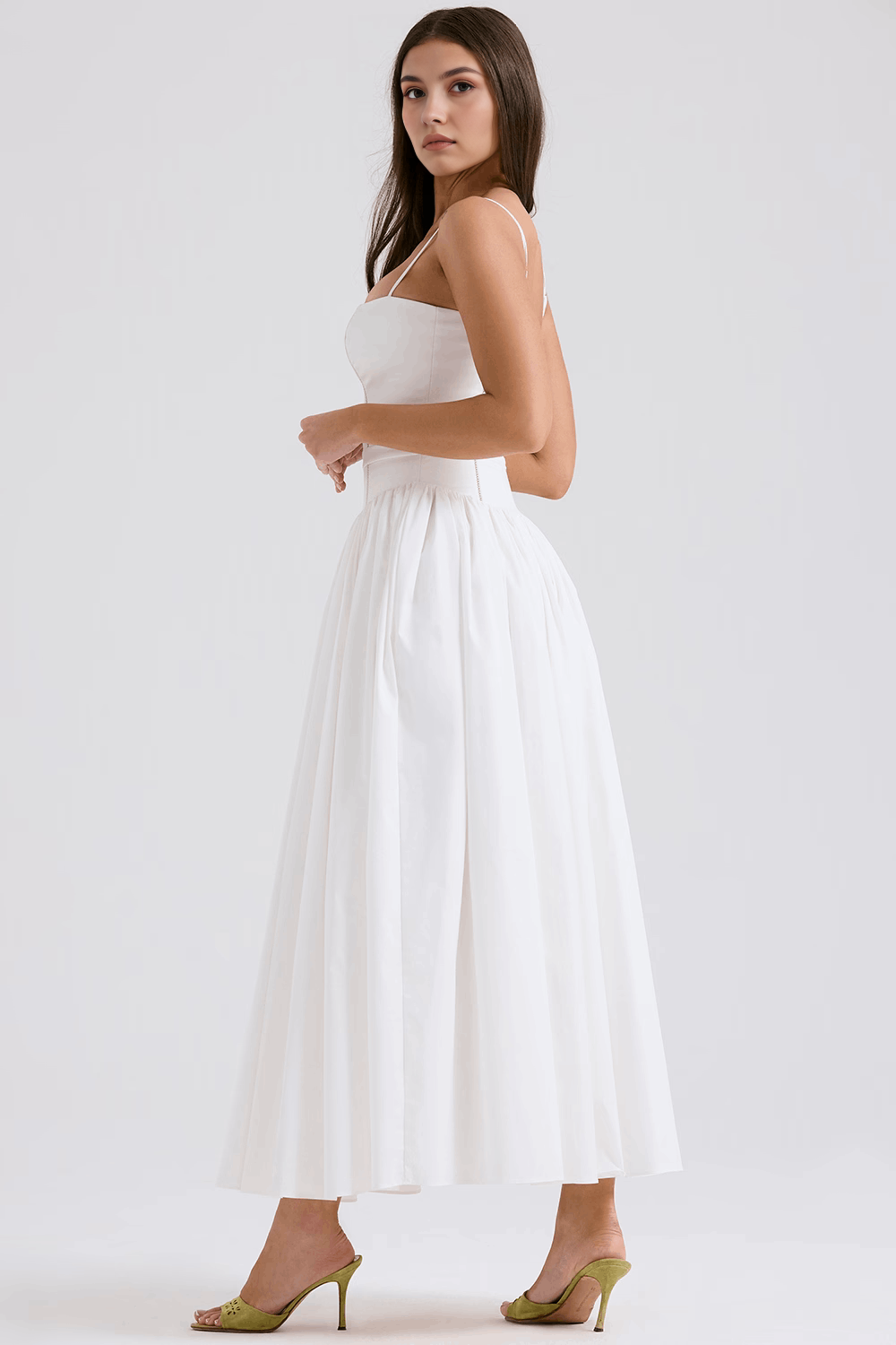 Estrella Valmont — Vestido Midi Floral | Colección Marbella 2026