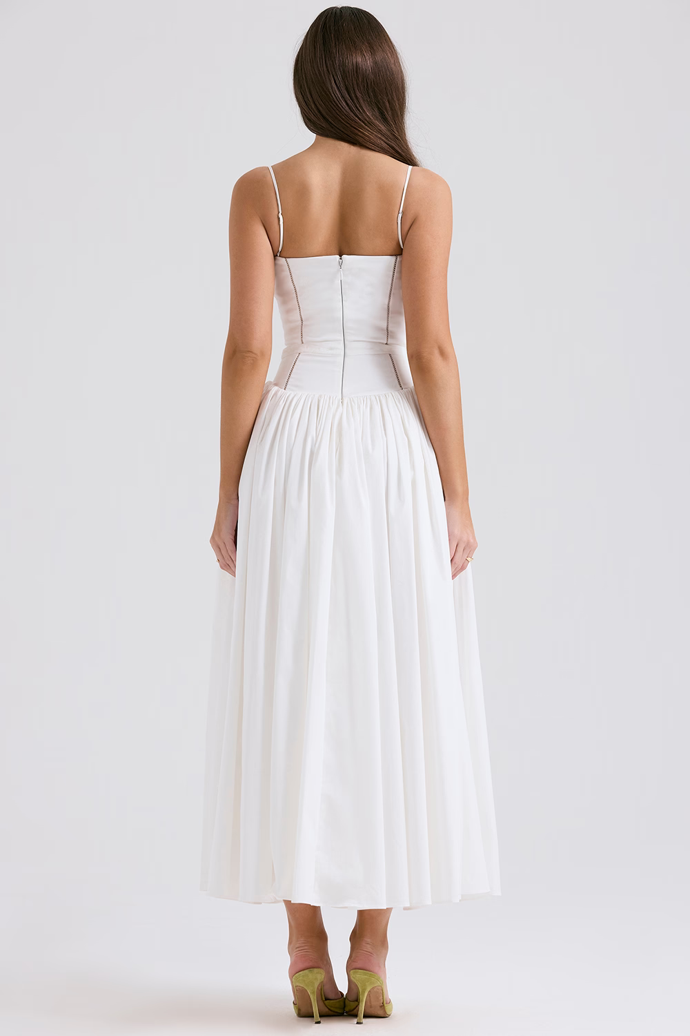 Estrella Valmont — Vestido Midi Floral | Colección Marbella 2026