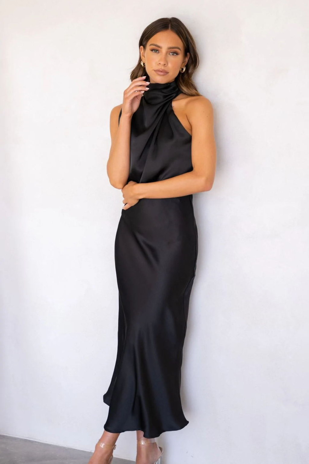 Mariana Valmont — Vestido Escote Americano | Verano 2026