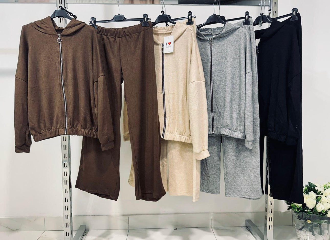 Marika Cozy Valmont — Conjunto Sudadera & Pantalón Wide Leg | Confort de Lujo