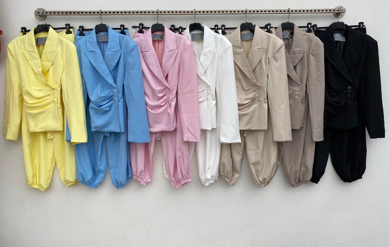 Málaga Blanc Valmont — Conjunto Blazer Asimétrico & Pantalón | Blanc de Luxe
