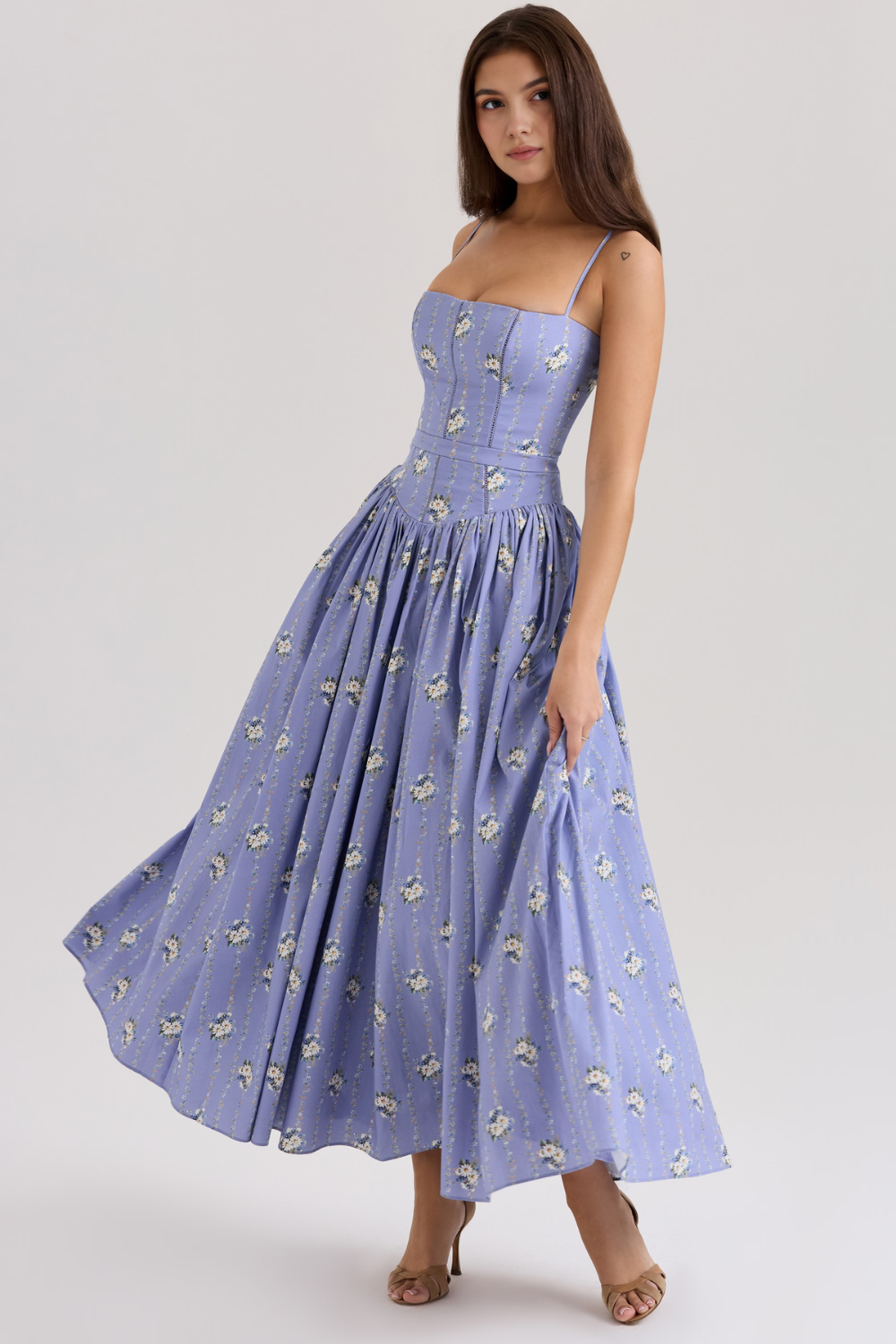 Estrella Valmont — Vestido Midi Floral | Colección Marbella 2026