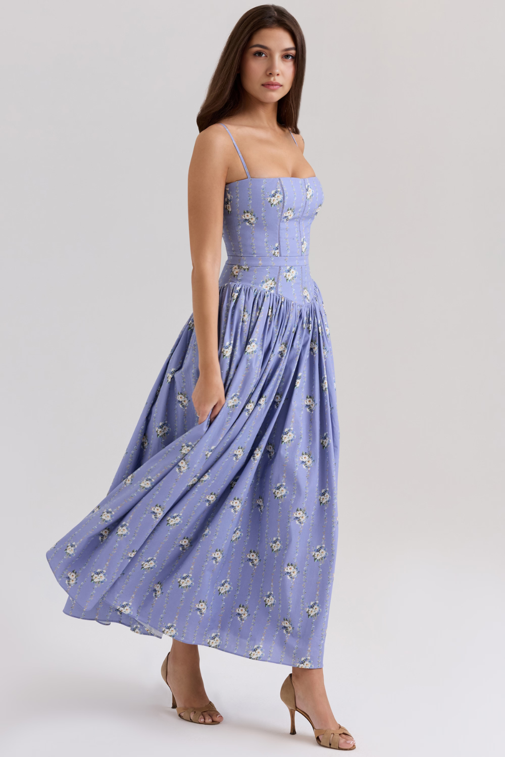 Estrella Valmont — Vestido Midi Floral | Colección Marbella 2026
