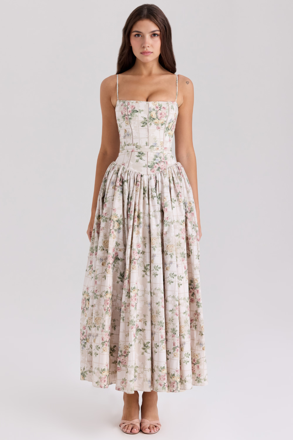 Estrella Valmont — Vestido Midi Floral | Colección Marbella 2026