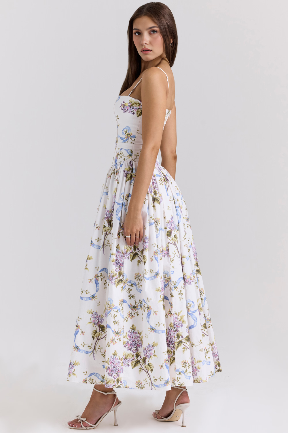 Estrella Valmont — Vestido Midi Floral | Colección Marbella 2026