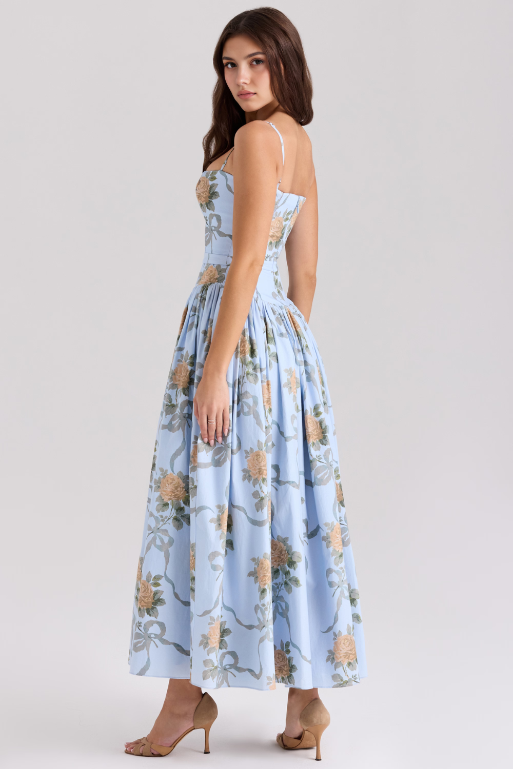 Estrella Valmont — Vestido Midi Floral | Colección Marbella 2026