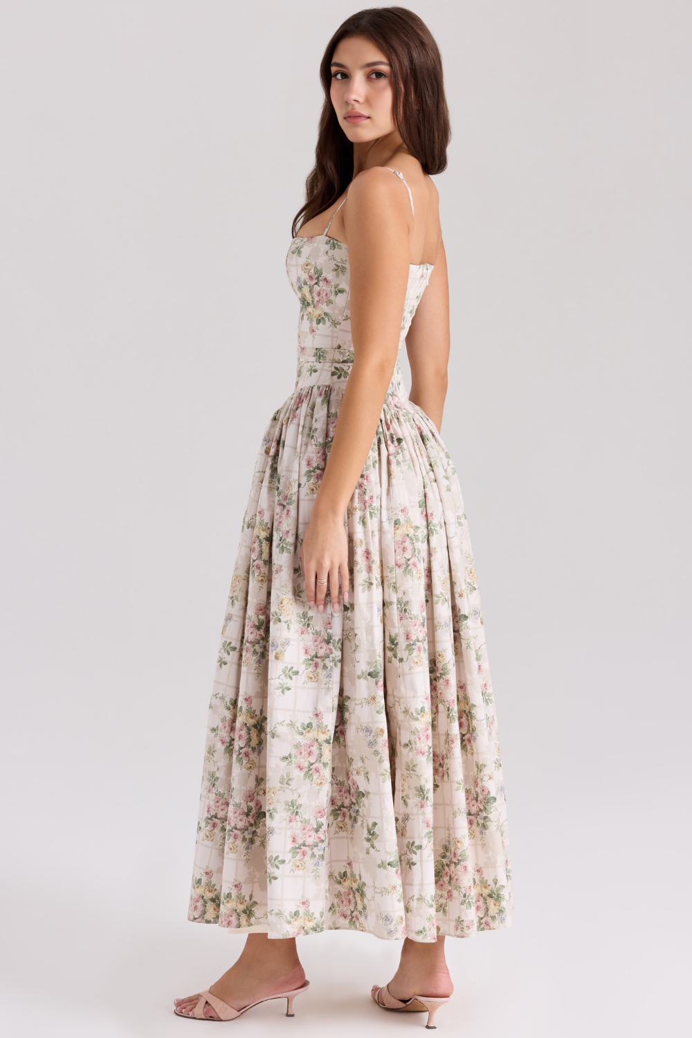 Estrella Valmont — Vestido Midi Floral | Colección Marbella 2026