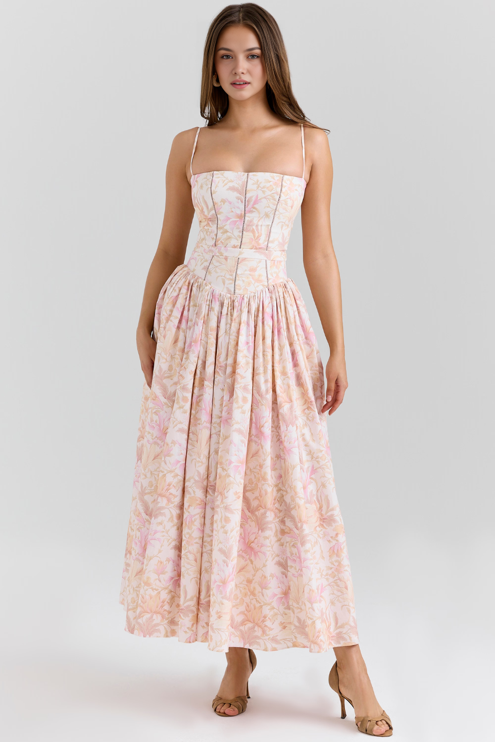 Estrella Valmont — Vestido Midi Floral | Colección Marbella 2026