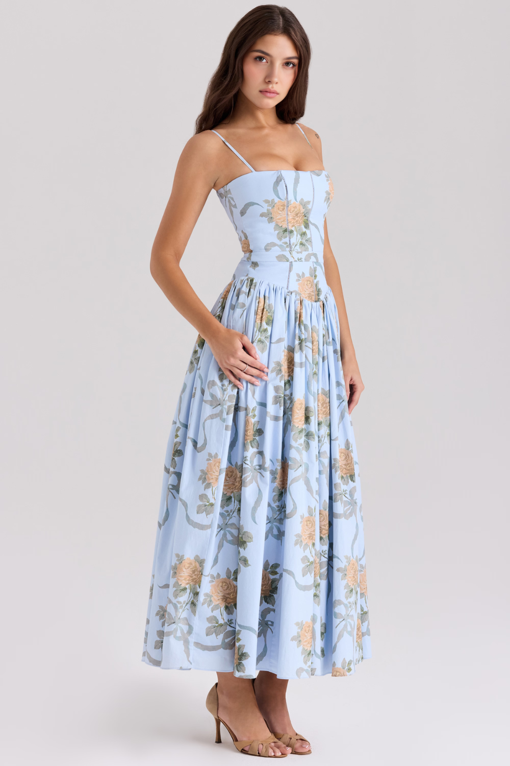 Estrella Valmont — Vestido Midi Floral | Colección Marbella 2026
